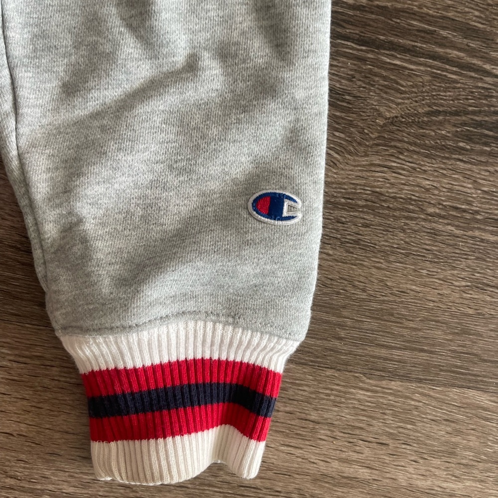 Champion cropped Gray Sweatshirt with Red and White Accents - Picture 4 of 5